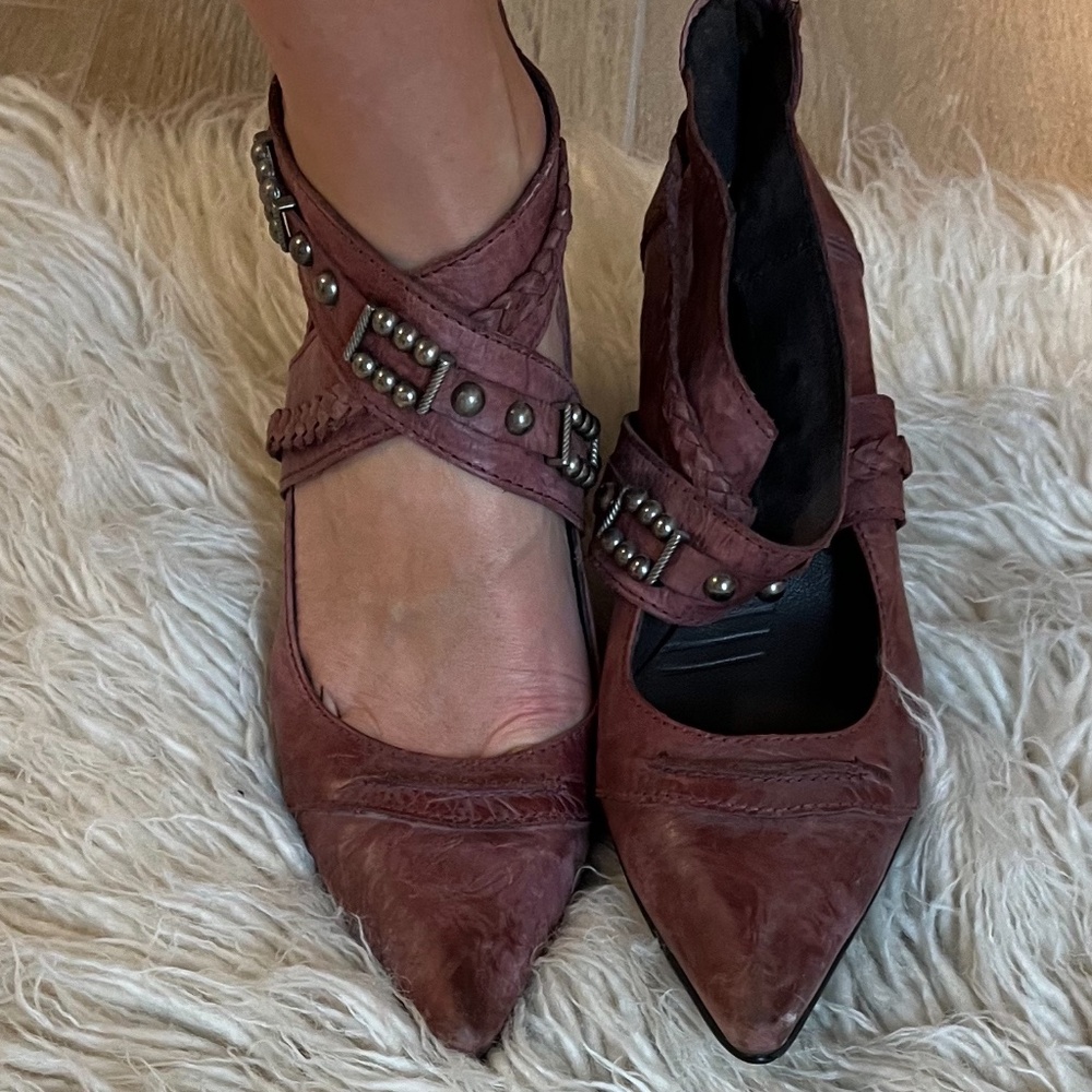 Spiral burgundy unique heels